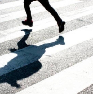 Baia Mare: Fetiță de 6 ani accidentată pe strada Barajului după ce a traversat prin loc nepermis