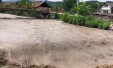 Atenție, risc de inundații și viituri în următoarele zile