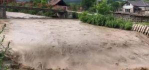 Atenție, risc de inundații și viituri în următoarele zile