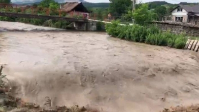Atenție, risc de inundații și viituri în următoarele zile