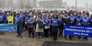 Protest al funcționarilor publici din Maramureș împotriva reducerilor de personal