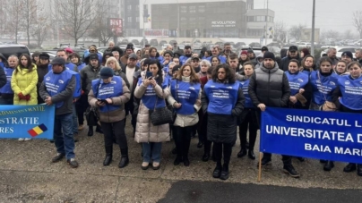 Protest al funcționarilor publici din Maramureș împotriva reducerilor de personal