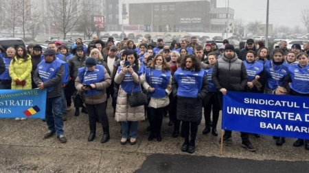Protest al funcționarilor publici din Maramureș împotriva reducerilor de personal