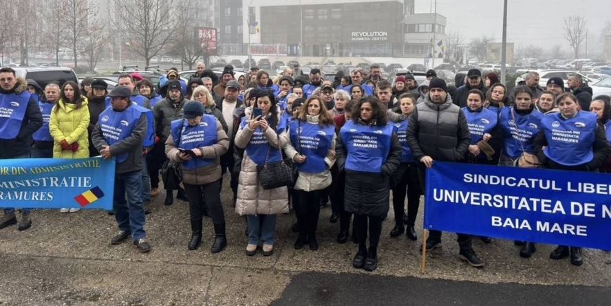 Protest al funcționarilor publici din Maramureș împotriva reducerilor de personal