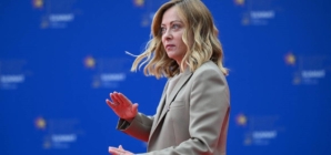 Giorgia Meloni a fost pictată ca înger într-o biserică din Roma