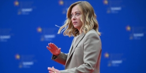 Giorgia Meloni a fost pictată ca înger într-o biserică din Roma