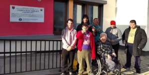 România trebuie să mute din centrele rezidențiale peste 5.000 de persoane cu dizabilități