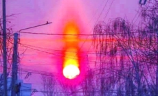 Jocuri de lumină care transformă cerul într-un tablou magic