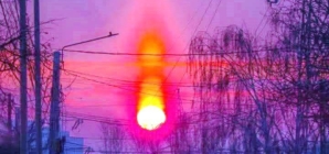 Jocuri de lumină care transformă cerul într-un tablou magic