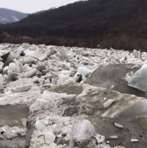 Alertă în Maramureș: intervenții în mai multe localități din cauza gheții de pe râuri