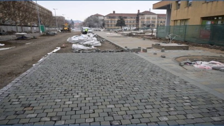 Lucrările din Piața Revoluției din Baia Mare continuă