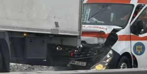 Accident în Cluj între o ambulanță din Maramureș și un TIR