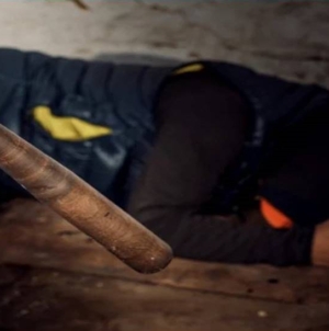 Noapte de scandal la Dămăcușeni: un vecin curajos a fost lovit în timp ce încerca să calmeze conflictul