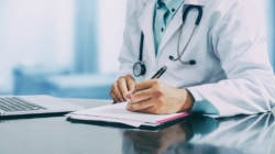 Medicii vor fi plătiți după pacienți tratați, nu după liste – dar ce facem dacă nu se îmbolnăvește nimeni?