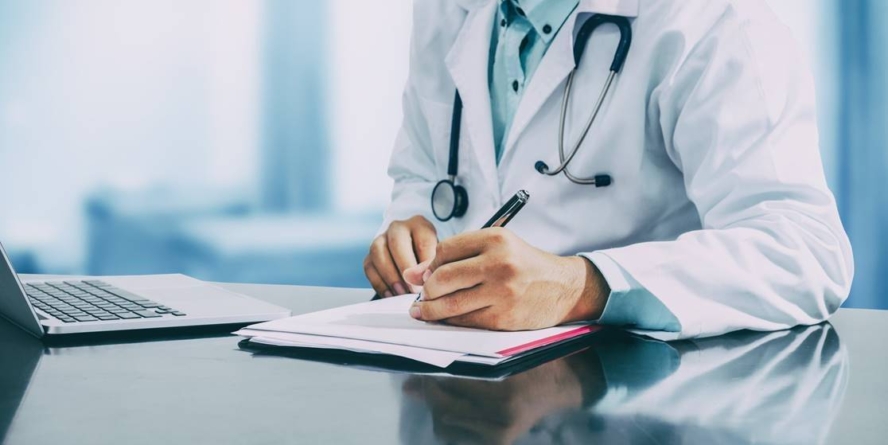 Medicii vor fi plătiți după pacienți tratați, nu după liste – dar ce facem dacă nu se îmbolnăvește nimeni?