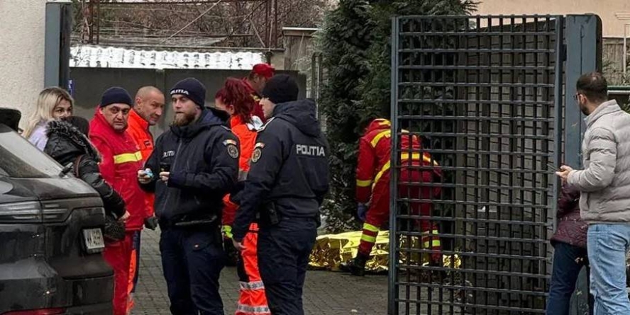 Tată și fiu, și-au pierdut viața după ce au căzut de pe un bloc de zece etaje