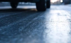 Ger, polei și vânt puternic în următoarele zile