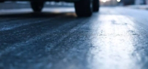 Ger, polei și vânt puternic în următoarele zile