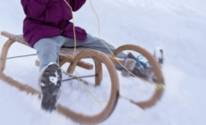 Copiii și părinții din Giulești, invitați diseară la săniuș