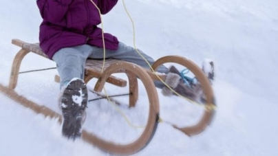 Copiii și părinții din Giulești, invitați diseară la săniuș