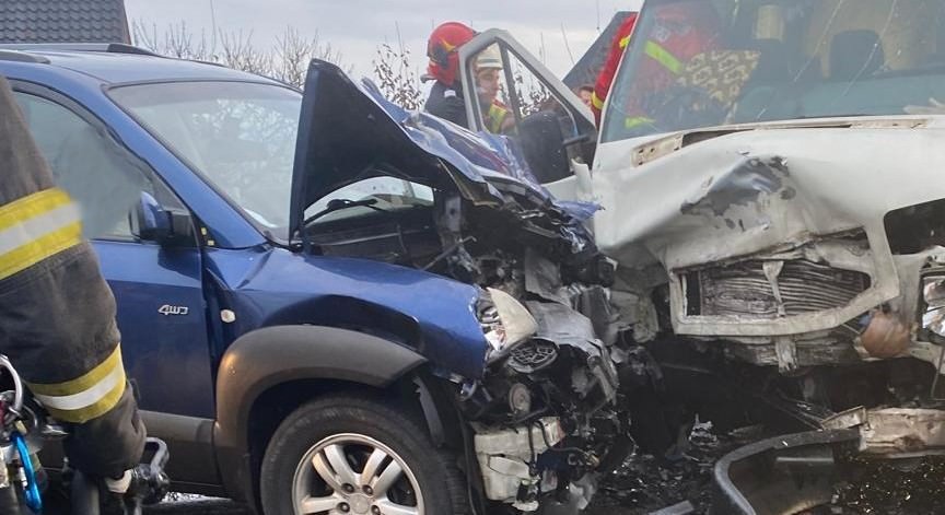 Accident cu trei răniți în Săcălășeni