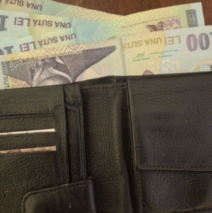 S-a ales cu dosar penal după ce a găsit un portofel, a luat banii, iar apoi s-a descotorosit de el