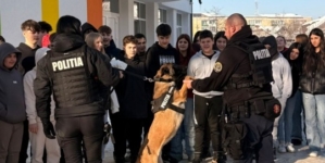 Polițiști la discuții cu elevii la Sighet