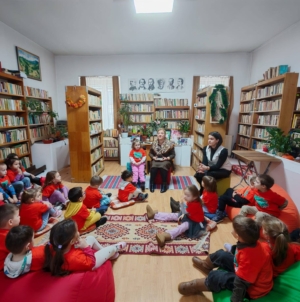 Ziua Internațională a Cititului Împreună a fost marcată de preșcolari la Biblioteca Orășenească Vișeu de Sus