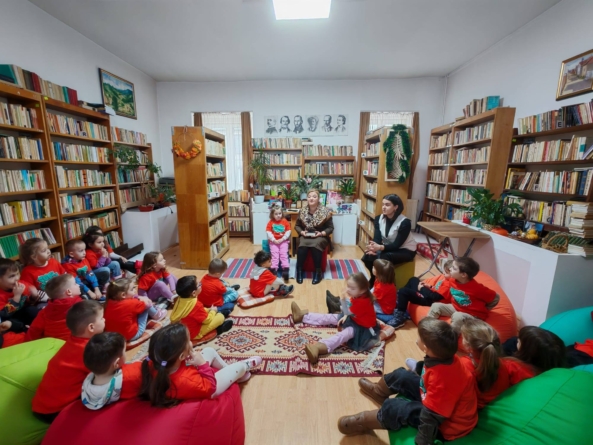 Ziua Internațională a Cititului Împreună a fost marcată de preșcolari la Biblioteca Orășenească Vișeu de Sus