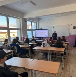 Elevii de la Școala Româno-Germană Vișeu de Sus au fost informați în legătură cu prevenirea bullyingului și cyberbullyingului în mediul școlar