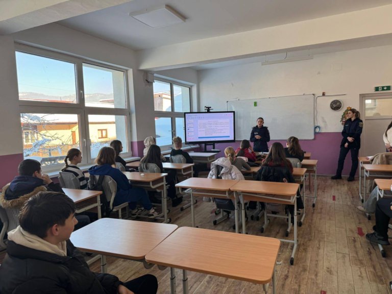 Elevii de la Școala Româno-Germană Vișeu de Sus au fost informați în legătură cu prevenirea bullyingului și cyberbullyingului în mediul școlar