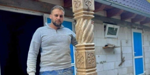 Cu multă pasiune și pricepere: Ionuț Berinde din Budești transformă lemnul în artă tradițională
