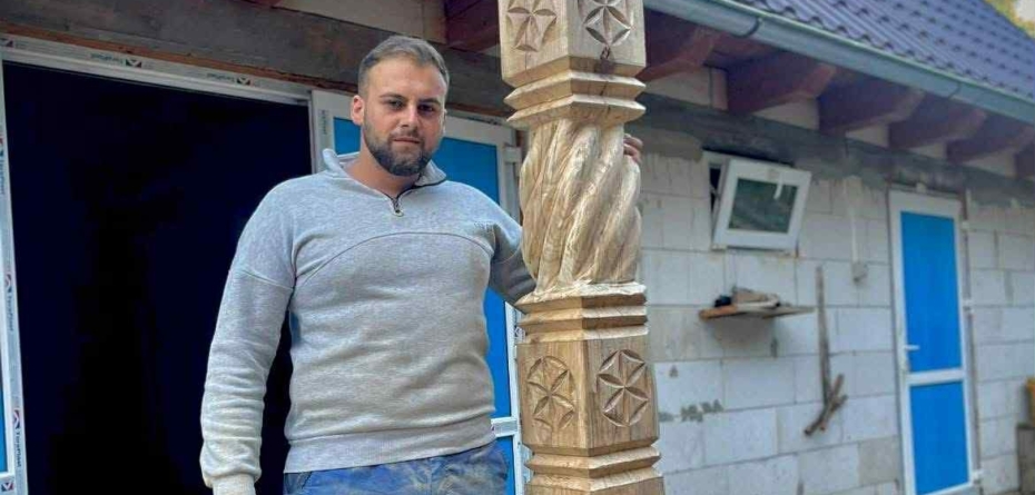 Cu multă pasiune și pricepere: Ionuț Berinde din Budești transformă lemnul în artă tradițională
