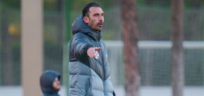 „Antrenorul” și „papagalii”