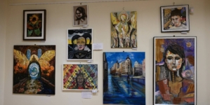 Expoziția de pictură „Conversații Cromatice” va fi vernisată la Sighetu Marmației