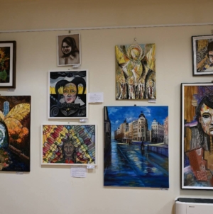 Expoziția de pictură „Conversații Cromatice” va fi vernisată la Sighetu Marmației