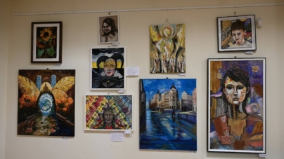 Expoziția de pictură „Conversații Cromatice” va fi vernisată la Sighetu Marmației