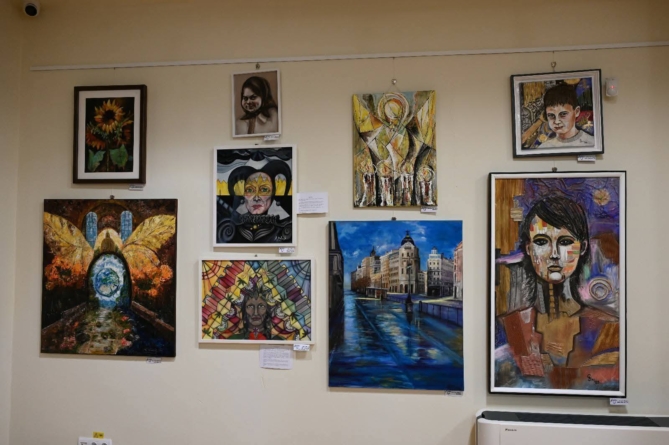 Expoziția de pictură „Conversații Cromatice” va fi vernisată la Sighetu Marmației
