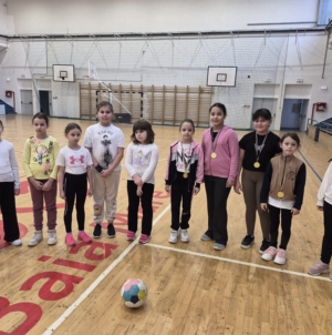 Elevii de la Școala Gimnazială „Vasile Alecsandri” au celebrat Mica Unire prin activități sportive