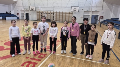 Elevii de la Școala Gimnazială „Vasile Alecsandri” au celebrat Mica Unire prin activități sportive