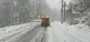Trafic redirecționat în unele zone din județ din cauza ninsorilor