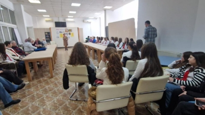 Întâlnire între generații la Centrul CASPEV Baia Mare, cu ocazia Zilei Culturii Naționale și a aniversării poetului Mihai Eminescu