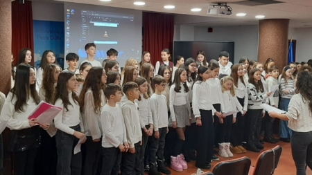 Evenimentul „Eminescu și miracolul poeziei” a reunit elevi și cadre didactice de la Școala Gimnazială  „Nicolae Iorga”, la Biblioteca Județeană