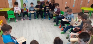 La Grădiniţa cu Program Prelungit Nr. 9 Baia Mare, Mihai Eminescu a fost sărbătorit în avans prin activitatea ,,Eminescu – poetul copilăriei”