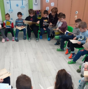 La Grădiniţa cu Program Prelungit Nr. 9 Baia Mare, Mihai Eminescu a fost sărbătorit în avans prin activitatea ,,Eminescu – poetul copilăriei”