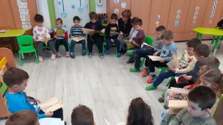La Grădiniţa cu Program Prelungit Nr. 9 Baia Mare, Mihai Eminescu a fost sărbătorit în avans prin activitatea ,,Eminescu – poetul copilăriei”