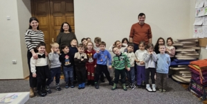 Preșcolarii de la Grădinița Genesis au făcut o incursiune în epoca preistorică, la Muzeul Județean de Istorie și Arheologie Maramureș