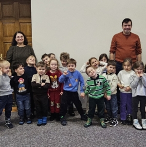 Preșcolarii de la Grădinița Genesis au făcut o incursiune în epoca preistorică, la Muzeul Județean de Istorie și Arheologie Maramureș