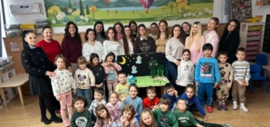 Elevii de la Colegiul Național „Mihai Eminescu”, alături de preșcolarii Grădiniței cu Program Prelungit „Otilia Cazimir” l-au serbat pe Mihai Eminescu