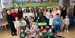 Elevii de la Colegiul Național „Mihai Eminescu”, alături de preșcolarii Grădiniței cu Program Prelungit „Otilia Cazimir” l-au serbat pe Mihai Eminescu